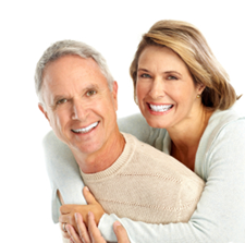 Мужчина и женщина с зубными протезами